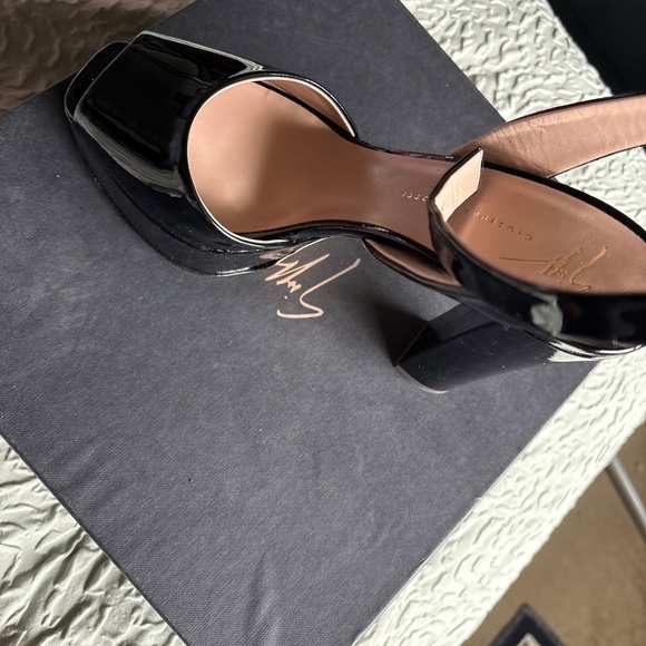 Giuseppe Zanotti https://posh.mk/TDa32lAtjUb - Picture 2 of 6